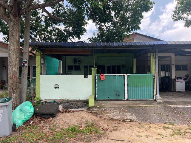 Terraced House for sale in Malaka