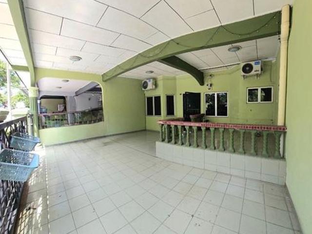 Terraced House for sale in Malaka