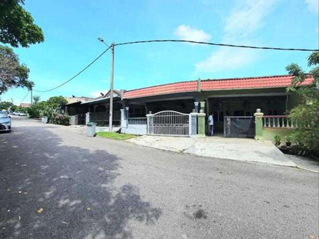 Terraced House for sale in Malaka