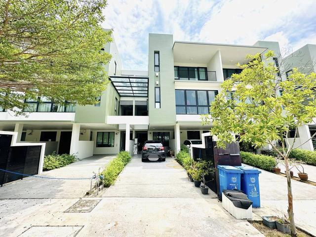 Townhouse for sale in Petaling, Alam Impian