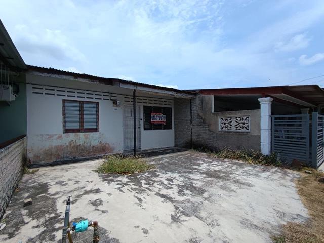 Terraced House for sale in Malaka