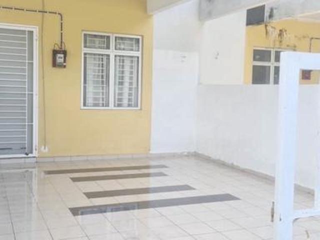 Townhouse for sale in Malaka