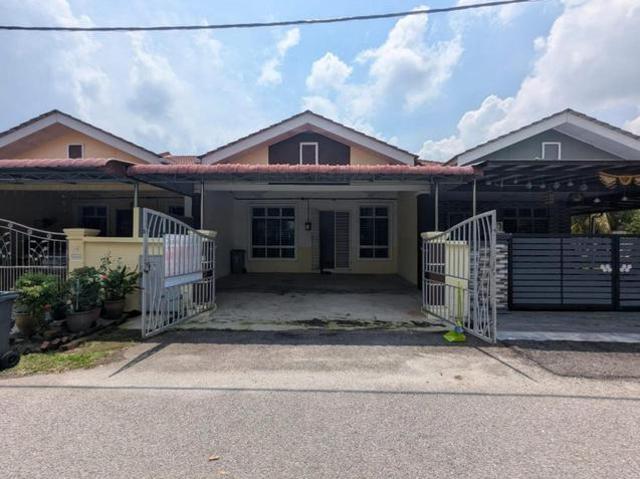 Terraced House for sale in Malaka