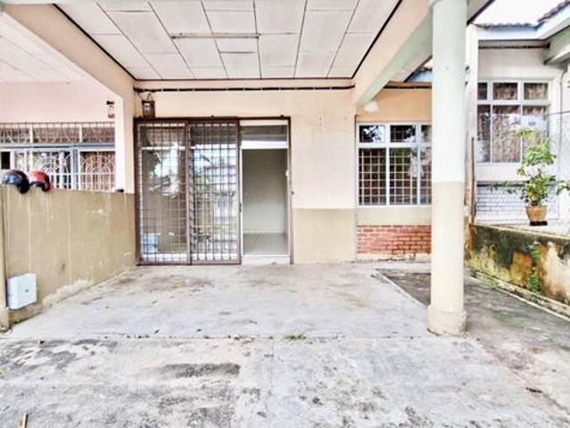 Terraced House for sale in Malaka