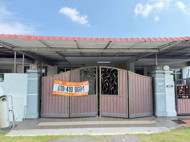 Terraced House for sale in Malaka
