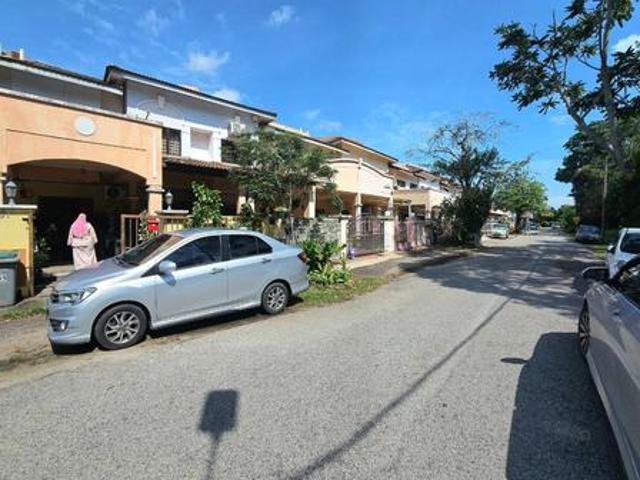 Terraced House for sale in Malaka