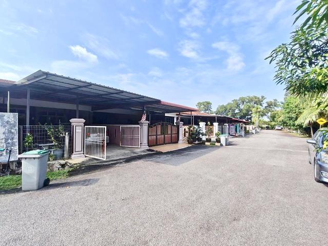 Terraced House for sale in Malaka