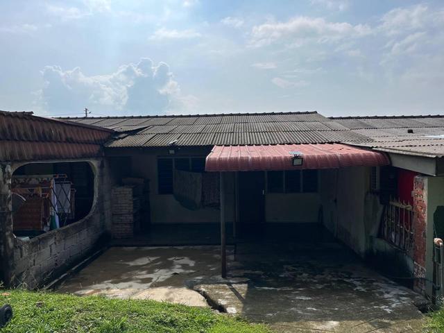 Terraced House for sale in Malaka