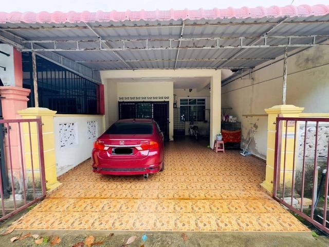 Terraced House for sale in Malaka