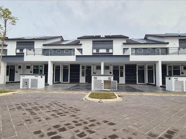 Townhouse for rent in Tanjong Sepat, Selangor