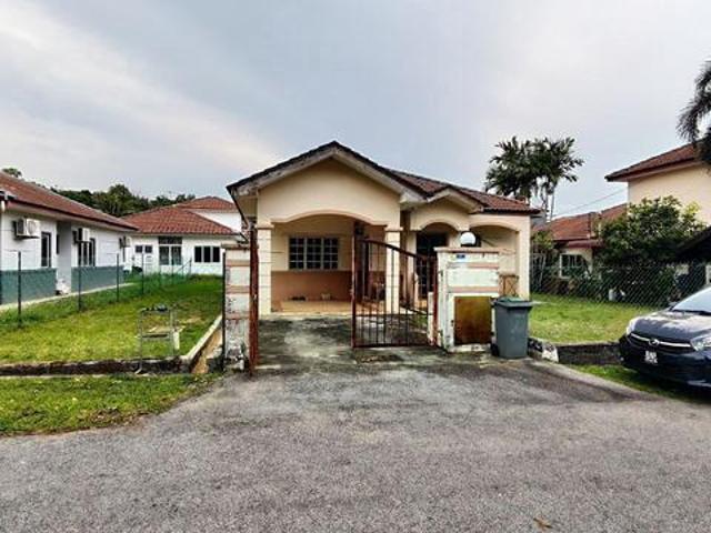 Bungalow for sale in Malaka