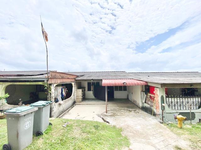 Terraced House for sale in Malaka