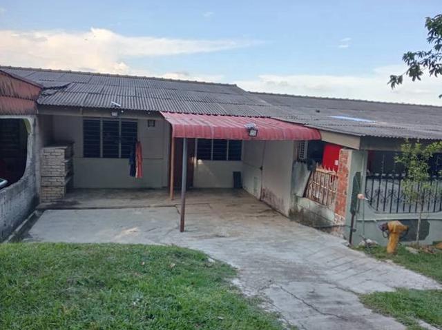 Terraced House for sale in Malaka