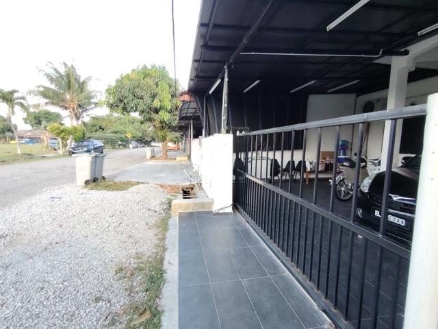 Terraced House for sale in Malaka