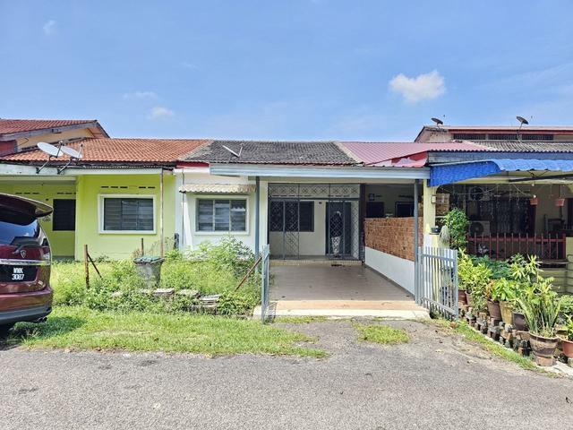 Terraced House for sale in Malaka