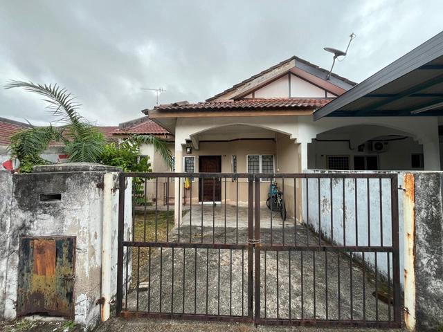 Terraced House for sale in Malaka