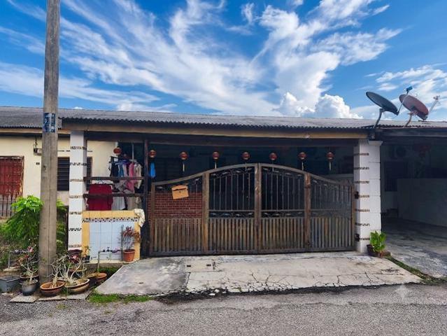 Terraced House for sale in Malaka