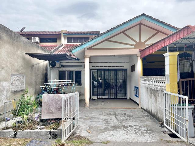 Terraced House for sale in Malaka
