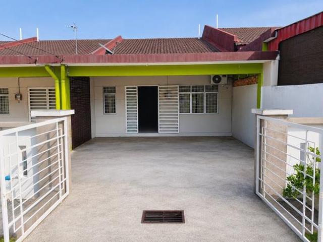 Terraced House for sale in Malaka