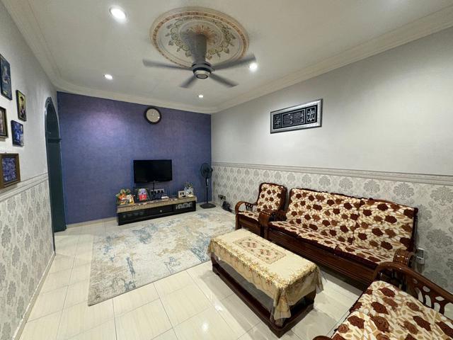 Terraced House for sale in Malaka