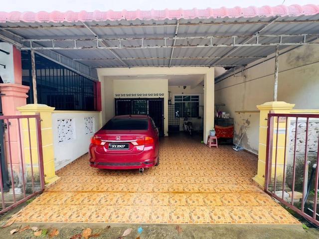 Terraced House for sale in Malaka