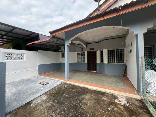 Terraced House for sale in Malaka
