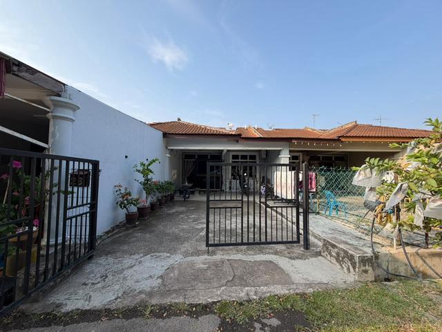 Terraced House for sale in Malaka