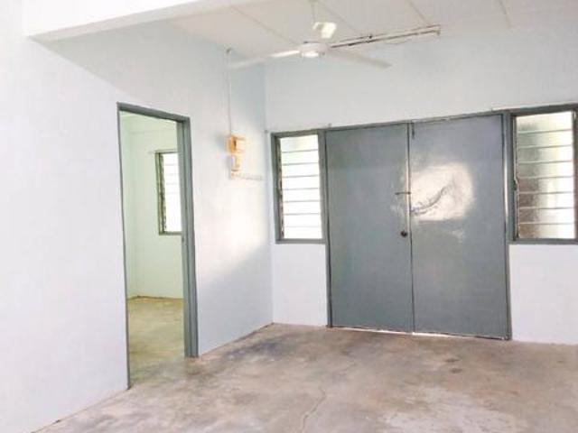 Terraced House for sale in Malaka