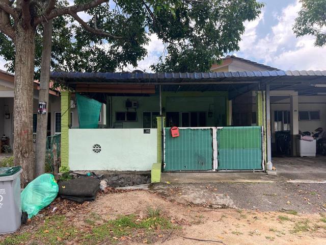 Terraced House for sale in Malaka