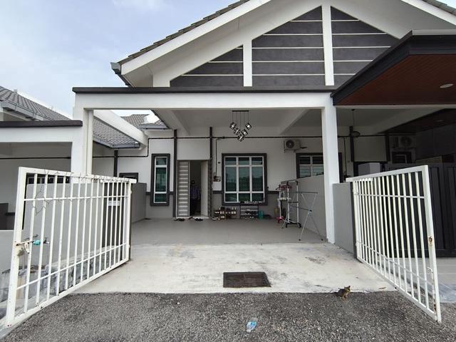 Terraced House for sale in Malaka