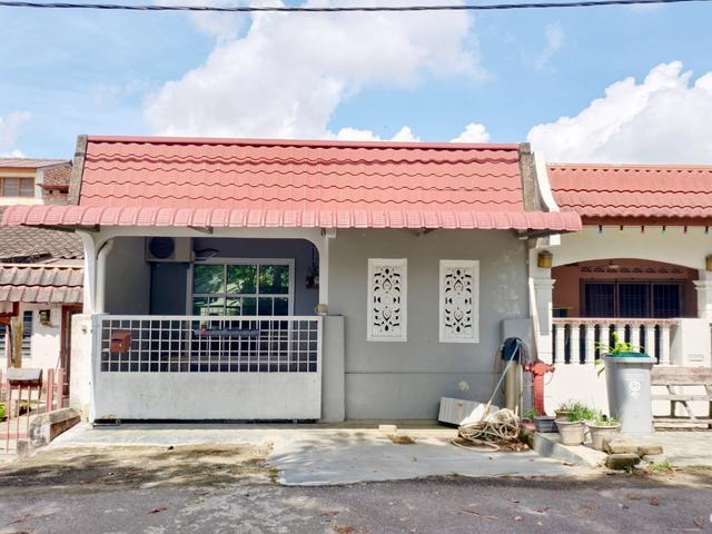 Terraced House for sale in Malaka