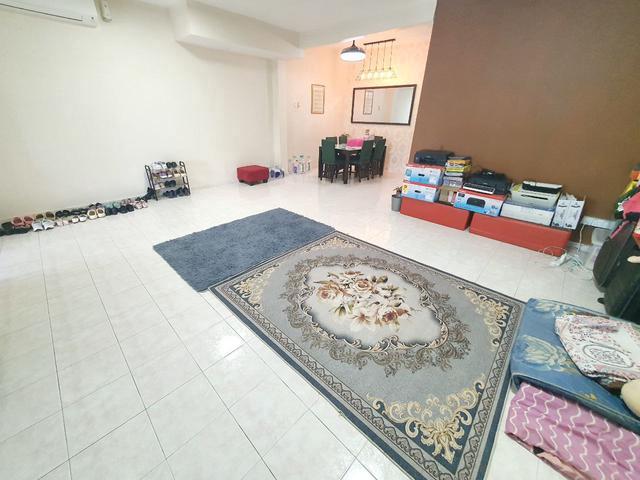 Terraced House for sale in Malaka