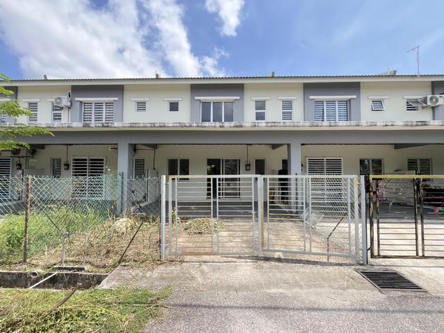 Terraced House for sale in Malaka
