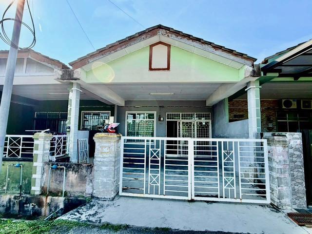 Terraced House for sale in Malaka