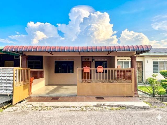 Terraced House for sale in Malaka