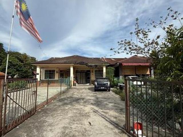Terraced House for sale in Malaka