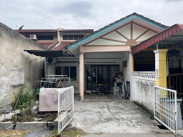 Terraced House for sale in Malaka