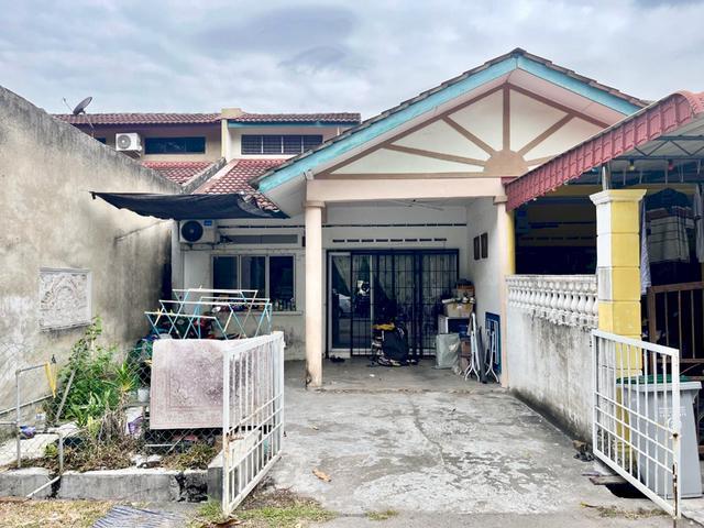Terraced House for sale in Malaka