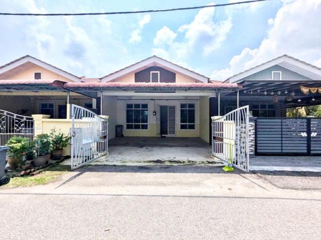 Terraced House for sale in Malaka