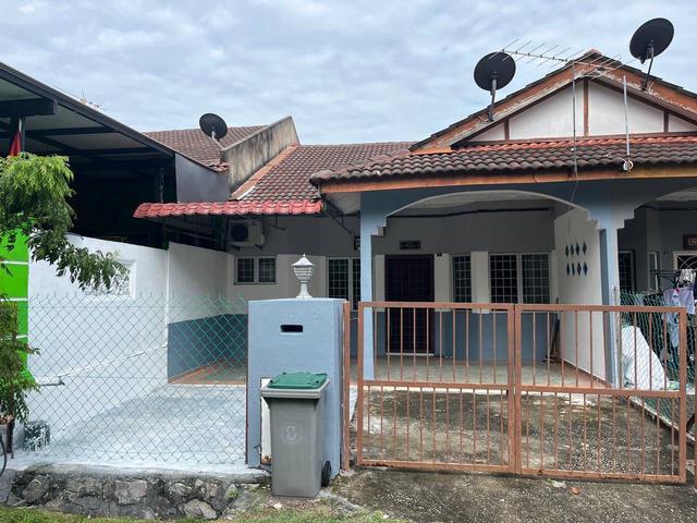 Terraced House for sale in Malaka