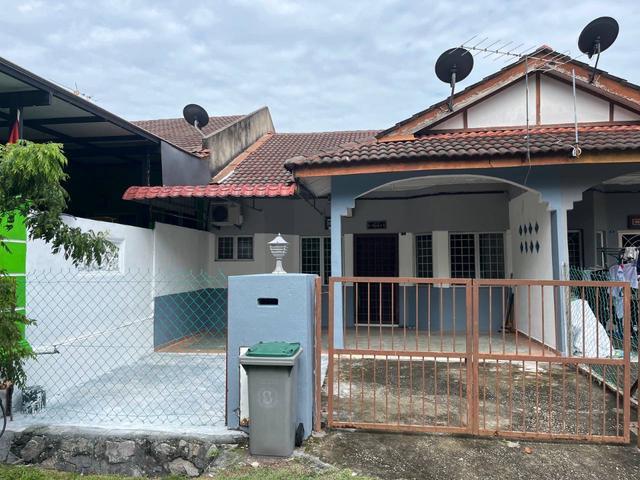 Terraced House for sale in Malaka
