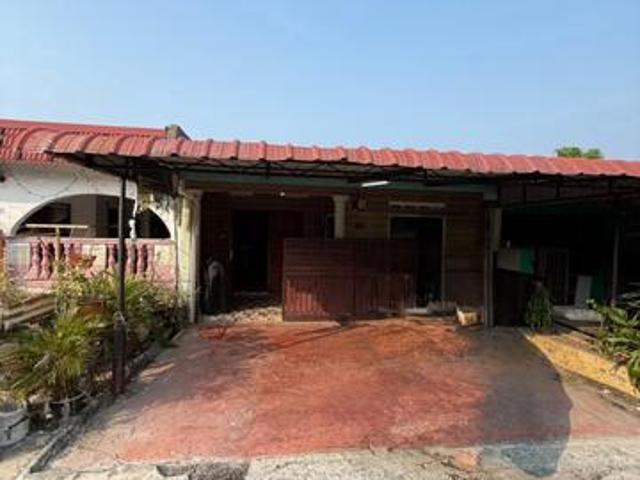 Terraced House for sale in Malaka