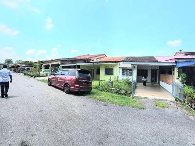 Terraced House for sale in Malaka