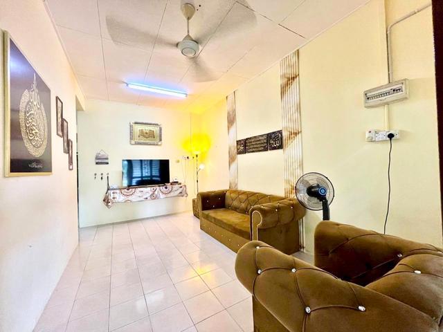 Terraced House for sale in Malaka