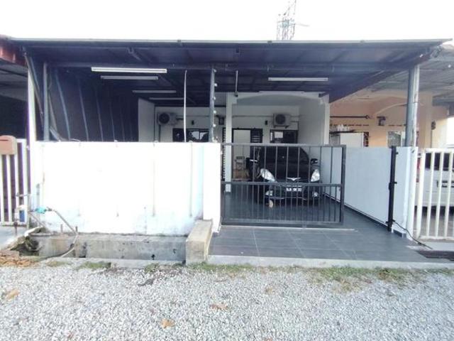 Terraced House for sale in Malaka