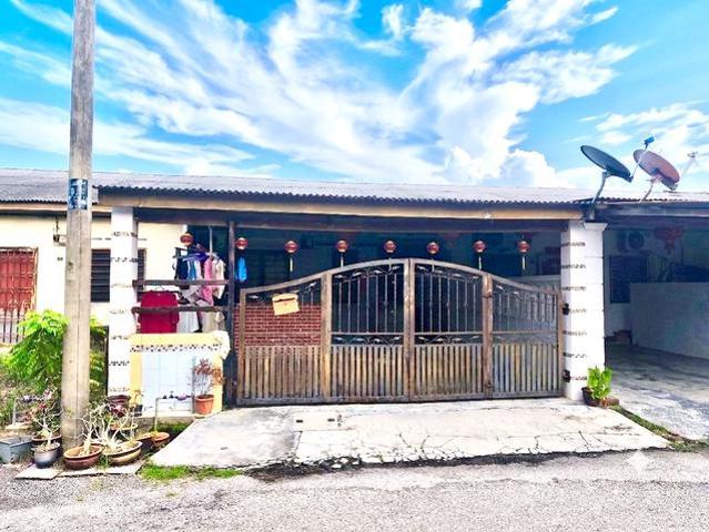 Terraced House for sale in Malaka