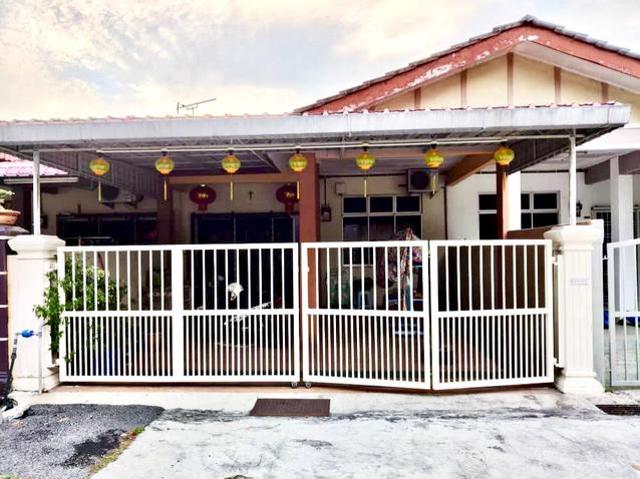 Terraced House for sale in Malaka