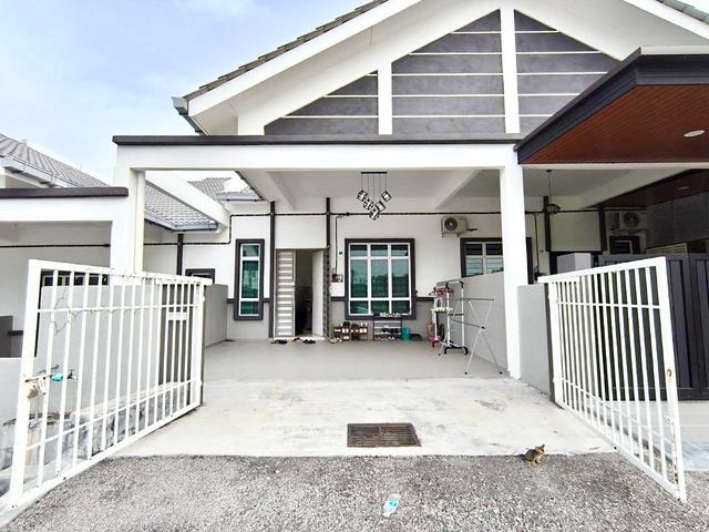 Terraced House for sale in Malaka