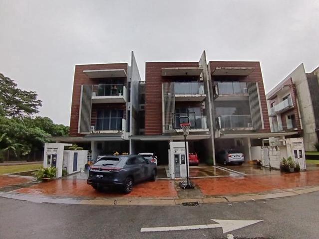 Townhouse for sale in Petaling, Damansara Damai