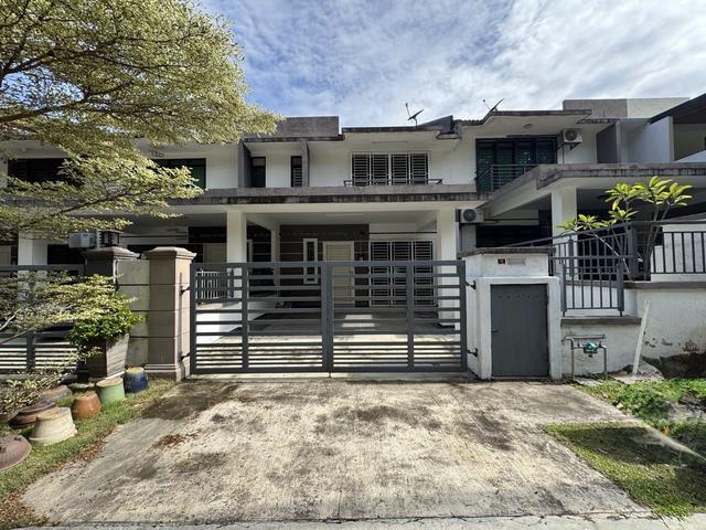 Terraced House for sale in Malaka